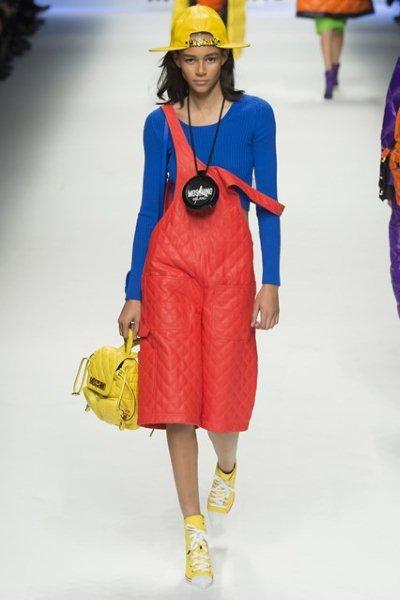 Moschino-Red-Fashion-Trend-Fall-Winter-2015-2016-14