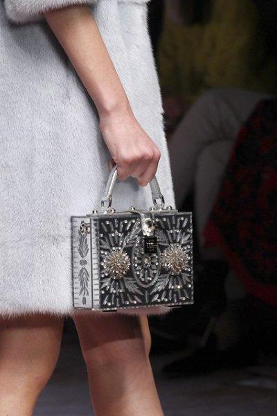 Dolce-and-Gabbana-Fall-Winter-2015-2016-12