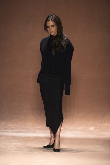 Victoria-Beckham-Extra-Long-Sleeves-fashion-trend-2015-2016-17