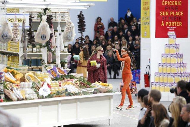 chanel-fashion-show-fall-2014-winter-2015-14
