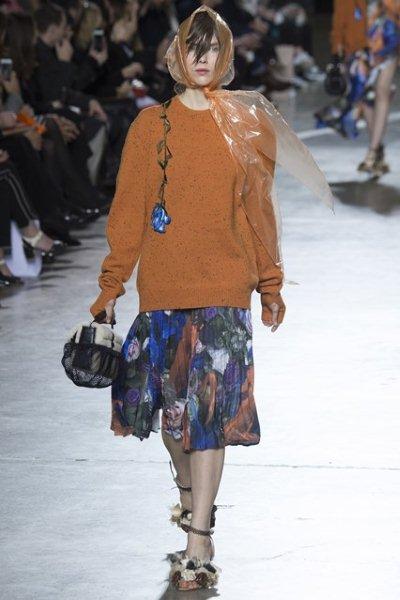 Christopher-Kane--trend--scarf-fall-winter-2016-2017-3