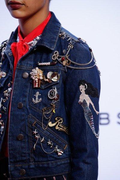 fashion-trend-Brooches-Are-Back-spring-summer-2016-4