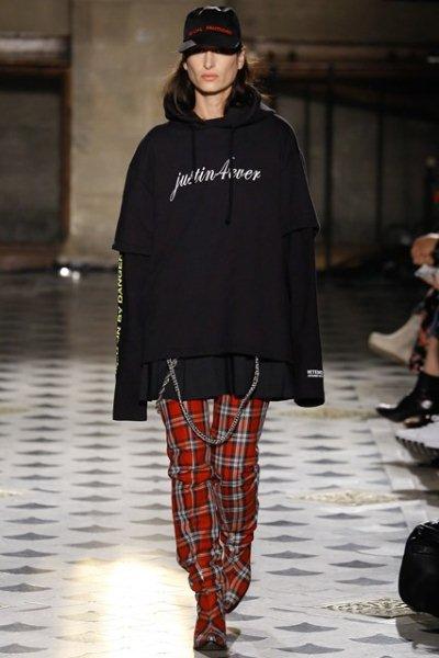 fashion-trend-extra-long-sleeves-fall-winter-2016-2017-9
