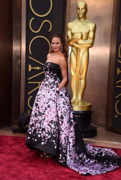 2014-Oscars-Red-Carpet-Looks-11
