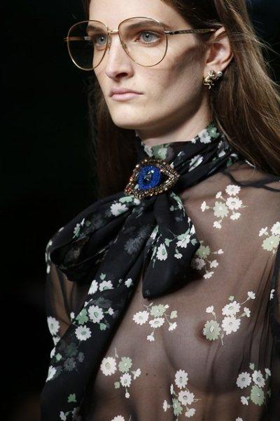 fashion-trend-Brooches- Are- Back-spring-summer-2016-2