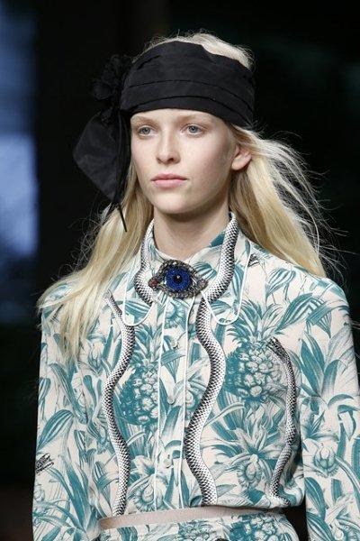 fashion-trend-Brooches- Are- Back-spring-summer-2016-3
