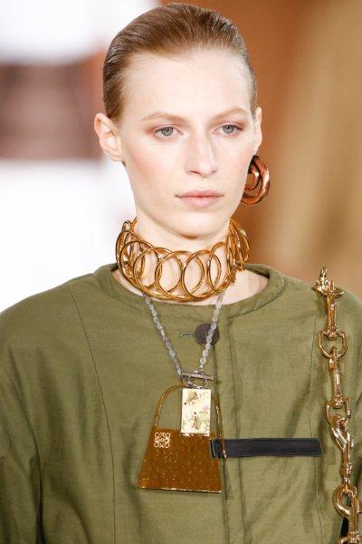 single-earrings-fashion-trend-fall-winter-2016-2017-4