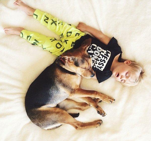 The-history-one-toddler-with-his-puppy8