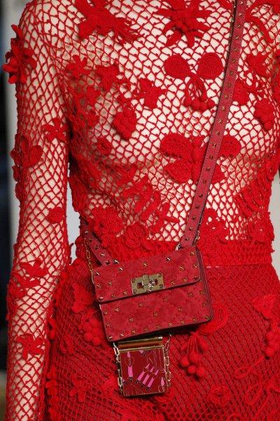 Tiny-bags-fashion-trend-spring-summer-2017-2
