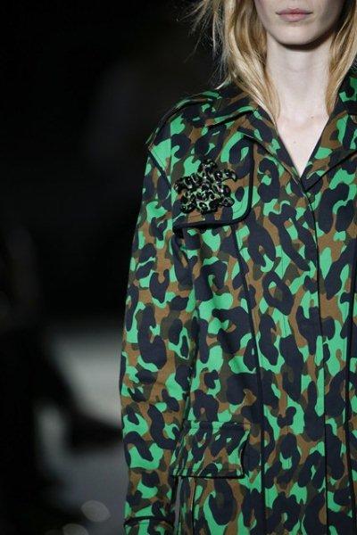 fashion-trend-Brooches-Are-Back-spring-summer-2016-8