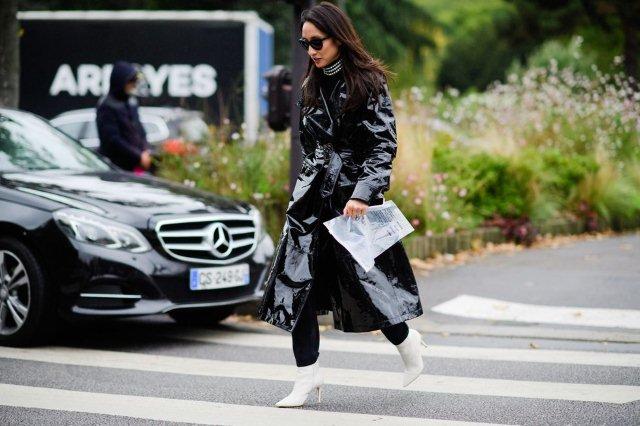Vinyl-trench-fashion-trend-winter-2017-2018-5