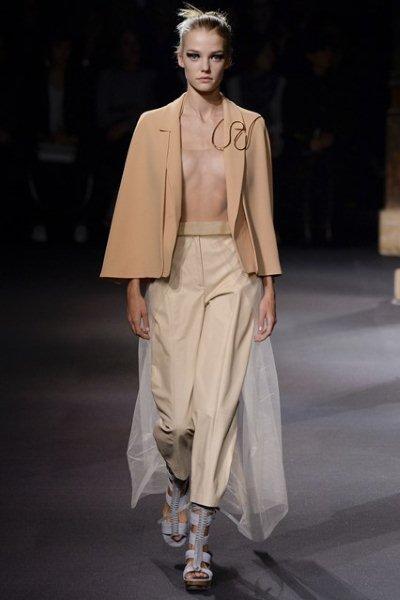fashion-trend-Brooches-Are-Back-spring-summer-2016-10
