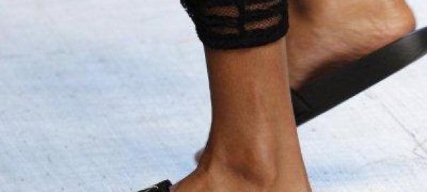 Dolce-Gabbana-Spring-Summer-2017-Collection-slippers-1