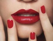 red_nails